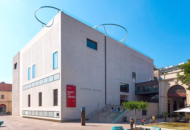 The white cube of the Leopold Museum in the MuseumsQuartier